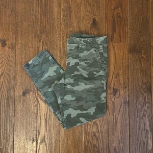 Old Navy Women’s Olive Camo Pixie Pant with Utility Pockets